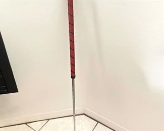 Odyssey White Hot XG Sabertooth Putter Golf Club	43.5in	
