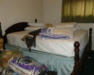 4-poster kingsize bed