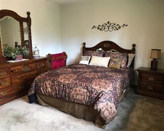 Queen Bedroom set, matching dresser, chest of drawers and night stand