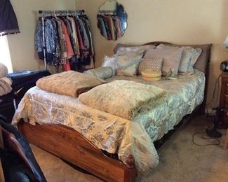 Queen mattress. Comforter sets.
