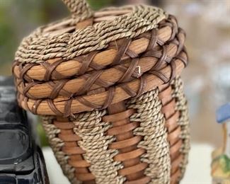 Adorable acorn decor