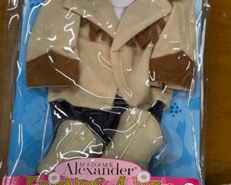 Lots of Madame Alexander dolls