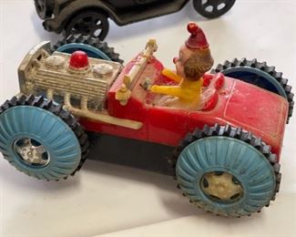 Such a cool vintage clown car!