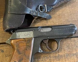 WW2  Walther PPK 7.65mm with Holster ( SN 284154K/1940 ) Holster Unmarked