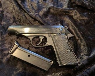 Nice 1950's Walther PP Pistol 9mm Kurz/380 ACP ( Sold by International Arms, Alexander, Va./ SN 57968A ) 