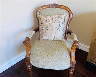 PULASKI FURNITURE WOODEN UPHOLSTERED ARMCHAIR
28”W x 25”D x 40”H