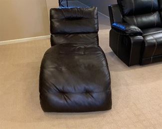 BLACK PLEATHER LOUNGER
77”L x 30”W x 33”H
