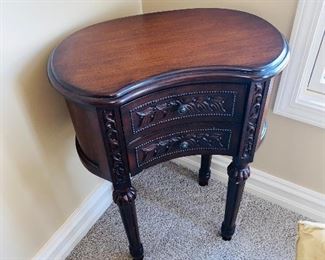 BEAN SHAPED ORNATE WOODEN SIDE TABLE
22”L x 13”D x 29”H