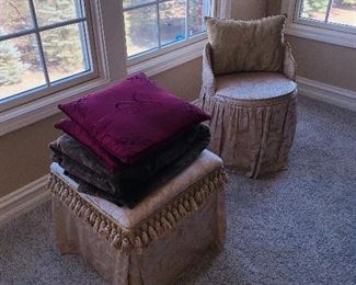 SQUARE CHAIR
18”L x 18”W x 17”H