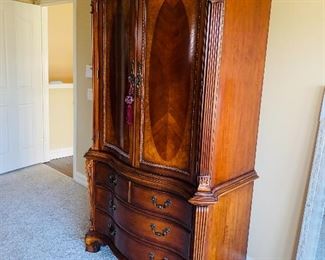 UNIVERSAL FURNITURE KING SIZE BEDROOM SET
WARDROBE
48”L x 26”D x 84”D