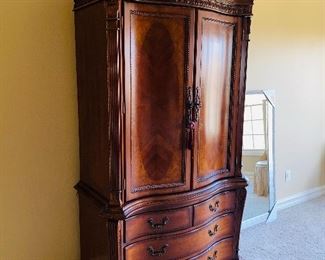 UNIVERSAL FURNITURE KING SIZE BEDROOM SET
WARDROBE
48”L x 26”D x 84”D