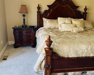 UNIVERSAL FURNITURE KING SIZE BEDROOM SET NIGHTSTAND
34.5”L x 18”W x 31”H
