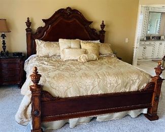 UNIVERSAL FURNITURE KING SIZE BEDROOM SET KING SIZE BED
92”L x 82”W x 76”H