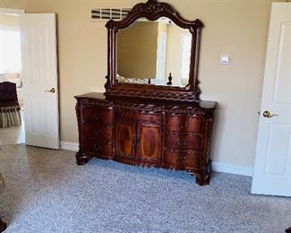 UNIVERSAL FURNITURE KING SIZE BEDROOM SET DRESSER WITH MIRROR
DRESSER 74”L x 20.5”W x 38”H
MIRROR 54”L x 49”H