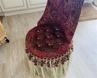 RED ROUND TASSEL VANITY CHAIR
18”DIA x 33.5”H