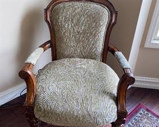 PULASKI FURNITURE WOODEN UPHOLSTERED ARMCHAIR
28”W x 25”D x 40”H