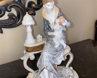 FIGURINES