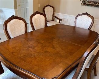 GORGEOUS AMERICAN DREW DINING TABLE WITH 8 CHAIRS (2 EXTRA LEAF AVAILABLE)
74”L x 46”W x 31”H WITHOUT LEAVES