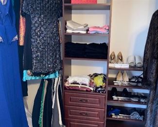 WOMENS CLOTHING AND ACCESSORIES