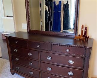 DRESSER WITH MIRROR
DRESSER 66”L x 18”W x 37.5”H
MIRROR 44”L x 38”H
