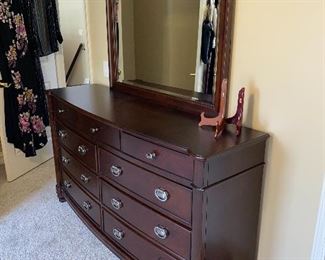 DRESSER WITH MIRROR
DRESSER 66”L x 18”W x 37.5”H
MIRROR 44”L x 38”H