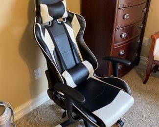 OFFICE CHAIR