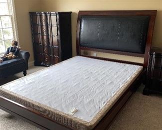 BLACK PLEATHER & WOOD QUEEN SIZE BED
86”L x 64”W x 55”H