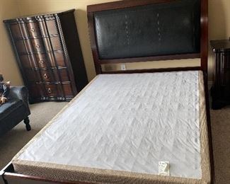 BLACK PLEATHER & WOOD QUEEN SIZE BED
86”L x 64”W x 55”H