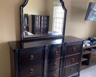 DRESSER WITH MIRROR
DRESSER 64”L x 18”D x 37.5”D
MIRROR 44”L x 38”H