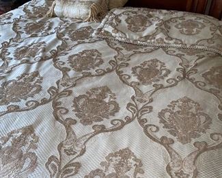 KING SIZE COMFORTER
