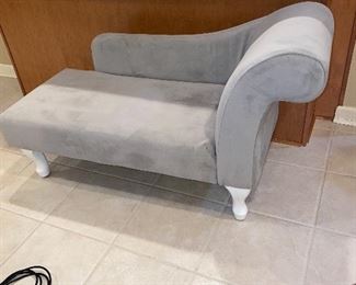 SMALL GRAY BENCH