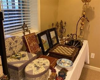 HOME DECORATIONS