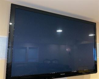 PANASONIC FLAT SCREEN TV WITH 3D GLASSES