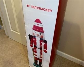 HOLIDAY DECORATIONS NUTCRACKER
