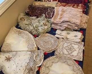 GORGEOUS TABLE LINENS