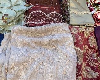 GORGEOUS TABLE LINENS