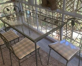 Vintage Patio table + chairs - mid 70s
Spotless