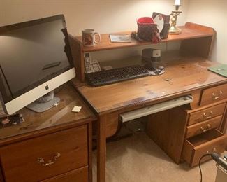Wood desk
Mac Desktop wiped clean 2014