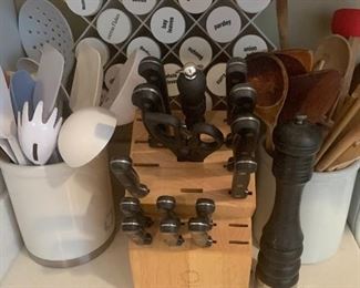 Knife set / kitchen tools / spice rack