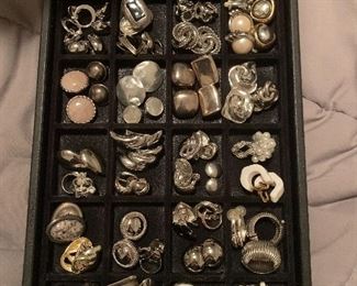 Earrings
Silver 9.25