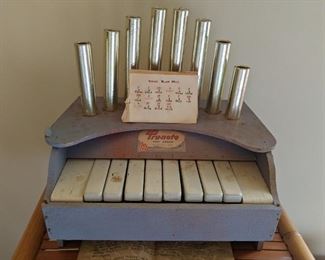Vintage "Tru-Note" pipe organ, w/original box, by The Hit Products Corporation, South Norwalk, CT.