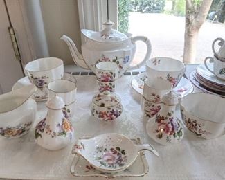 16-Piece Set of Royal Crown Derby china "Derby Posies"; active pattern 1900 - 2003.