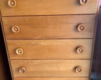 Small maple dresser. 