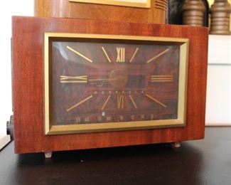 VINTAGE MOTOROLA CLOCK