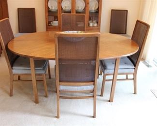 HENREDON DINING TABLE W/6 CHAIRS, 2 LEAFS & PADS