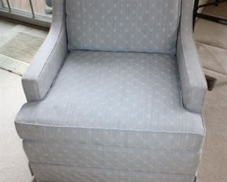UPHOLSTERED ACCENT CHAIR