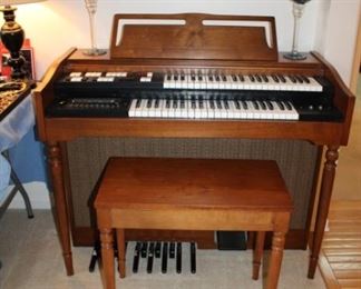 LOWREY ORGAN W/BENCH