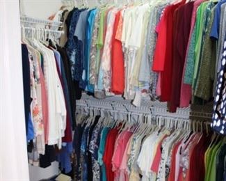 WOMEN’S CLOTHING SIZE XL