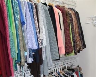 WOMEN’S CLOTHING SIZE XL