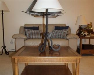 HENREDON ACCENT TABLE, LAMP